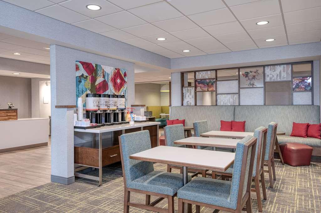 Hampton Inn Cleveland-Airport/Tiedeman Road Brooklyn Restaurant foto